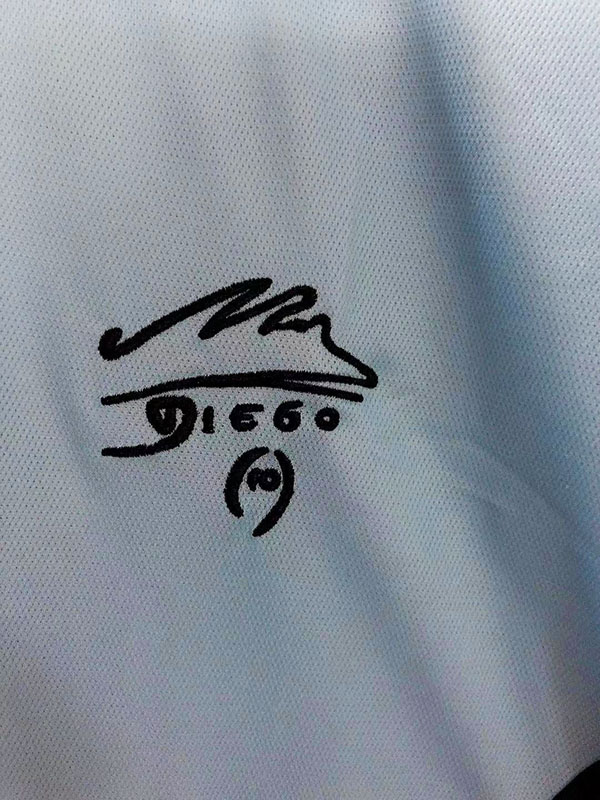 Camiseta Conmemorativa de Maradona 2001 - Beazl.com